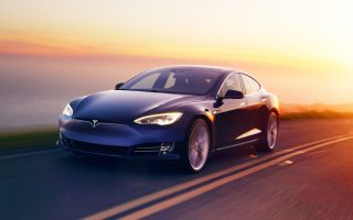 Nach Tesla Model 3 Launch: Elon Musk teast Akku Revolution