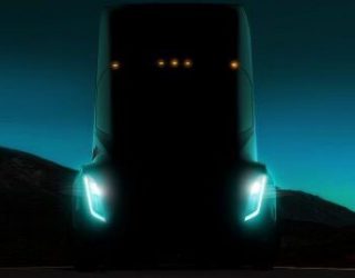 Oha: Bilder vom Tesla LKW aufgetaucht
