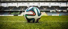 Fußball: Apple TV+ könnte um britische Top-Spiele mitbieten