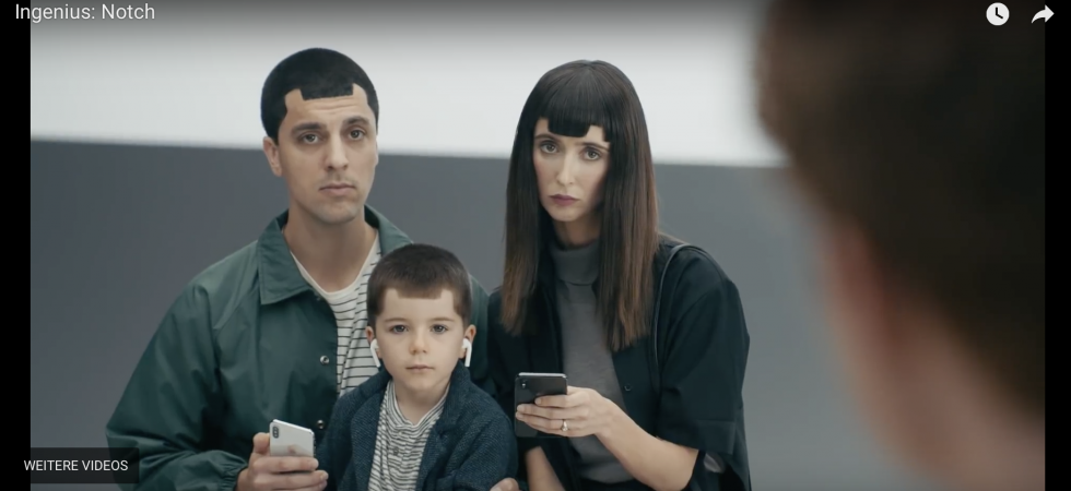 Neue Samsung Werbung „toppt alles“: Apple Nutzer mit Notch Frisur, Kind mit herausfallenden AirPods