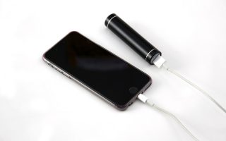 Kommt das iPhone mit Akku zum Wechseln? EU will Smartphones mit austauschbarer Batterie vorschreiben