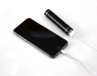 Kommt das iPhone mit Akku zum Wechseln? EU will Smartphones mit austauschbarer Batterie vorschreiben