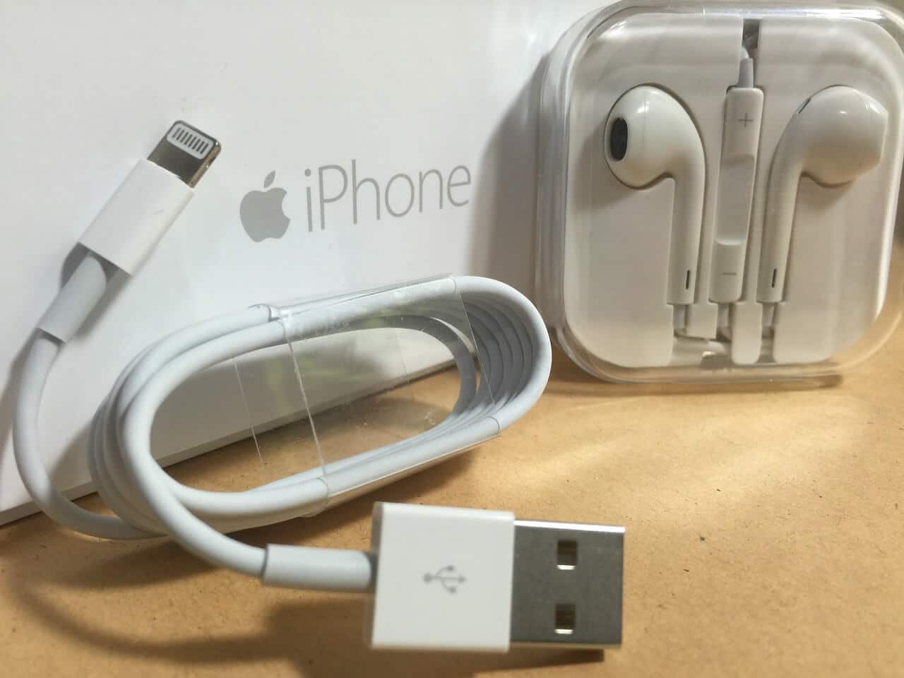 EarPods-Lieferumfang-iPhone-Ladekabel