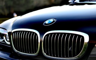 iPhone 15: Apple Pay und BMW Wireless Charging vertragen sich nicht