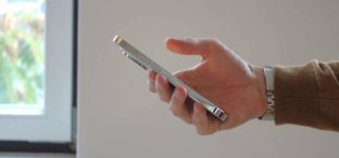 Das iPhone 16 wird größer, um mit Samsung mithalten zu können, sagt Kenner
